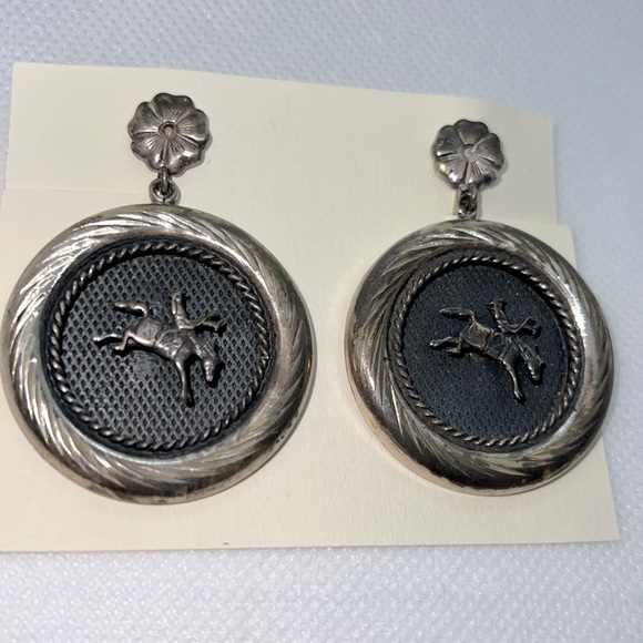 VINTAGE EARRINGS STERLING SILVER SCREW-BACK POST WESTERN BRONCO DESIGN EAR RINGS - Picture 3 of 11